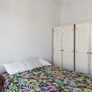 bright-1-bedroom-with-balcony-in-the-musicians-quarter.fr-provencehotel.com/